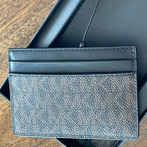 Michael Kors | Men's Leather Monogram Card Holder Wallet with Keychain Holder - Picture 3 of 6